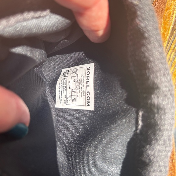 Sorel boots size 9 - Picture 6 of 8